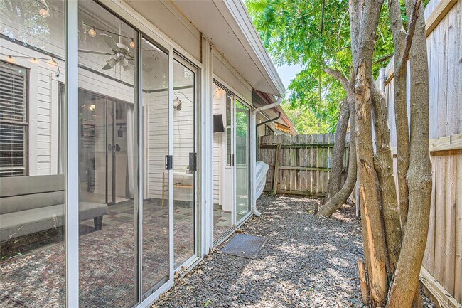 Building Photo - 3815 Menchaca Rd