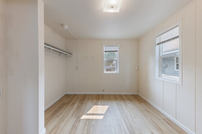 Building Photo - Charming 1 bedroom Cottage