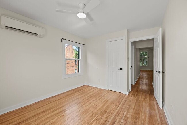 Building Photo - 1383 Eastview Ave