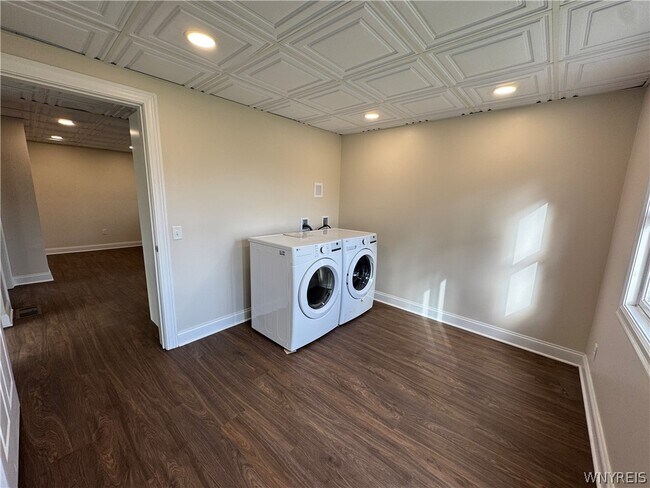 Building Photo - 2 Agassiz Cir