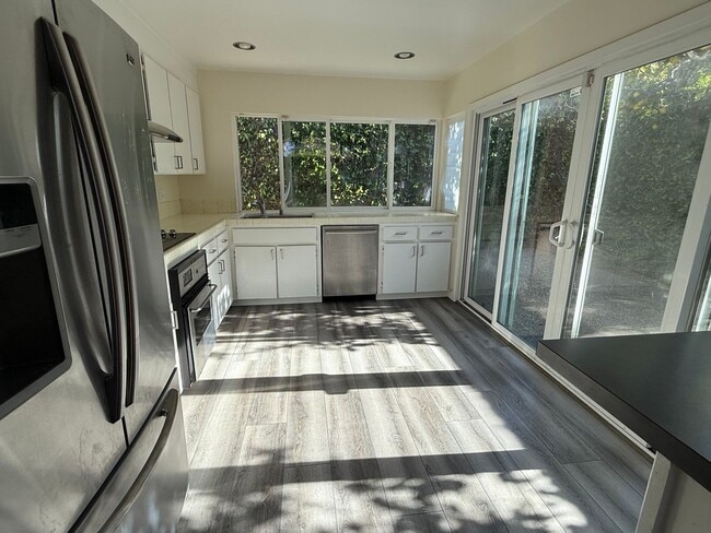 Building Photo - Sunnyvale - Beautiful update home in Desir...