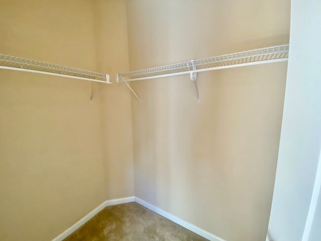 Building Photo - Spacious Condo - Waterfront Community - Av...