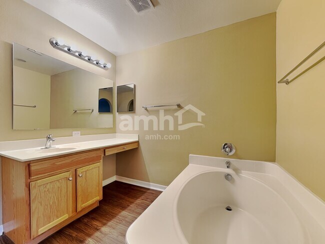 Building Photo - 16452 Corner Lake Dr