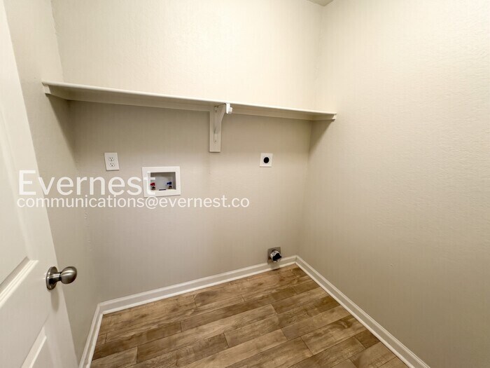 Building Photo - 2169 Bentwood Dr