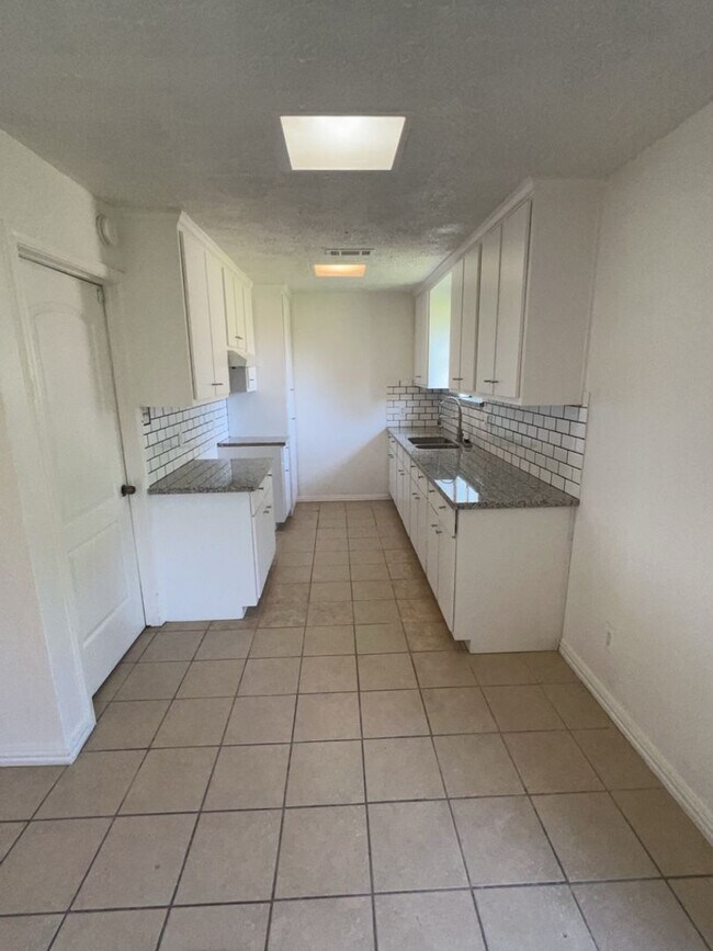 Building Photo - 15335 Woodforest Blvd