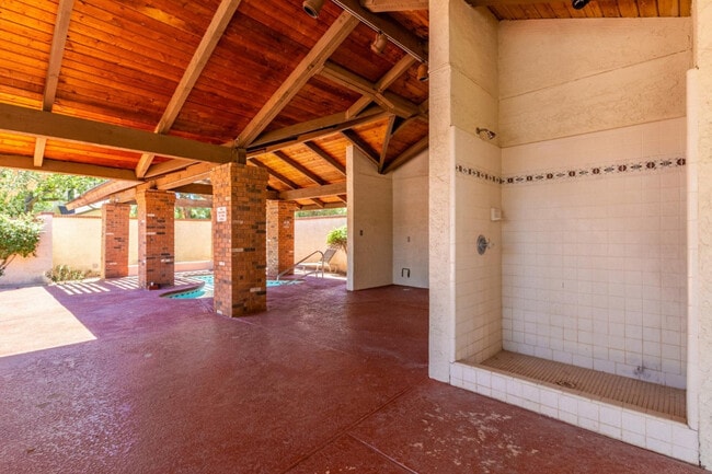 Building Photo - 170 E Guadalupe Rd