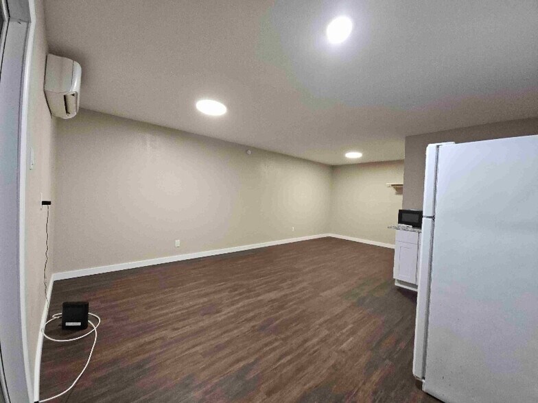 Building Photo - 2040 Indian Point Rd