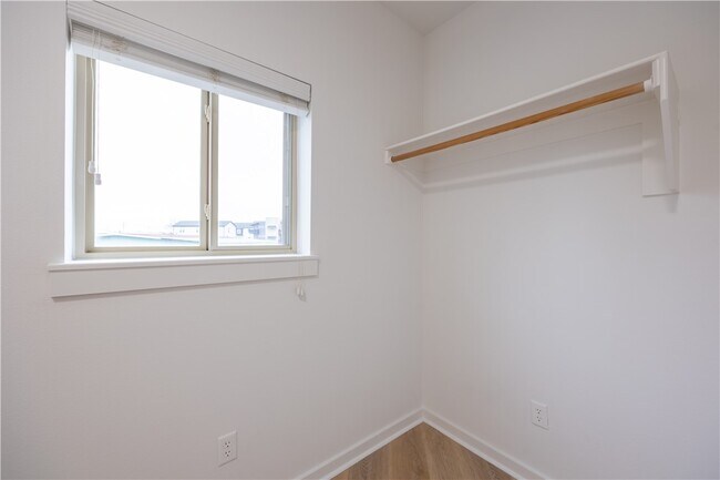 Building Photo - 300 SW 6th St