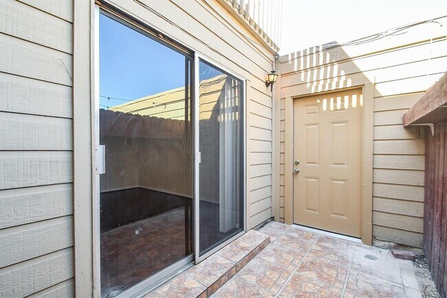 Building Photo - 11852 Barryknoll Ln