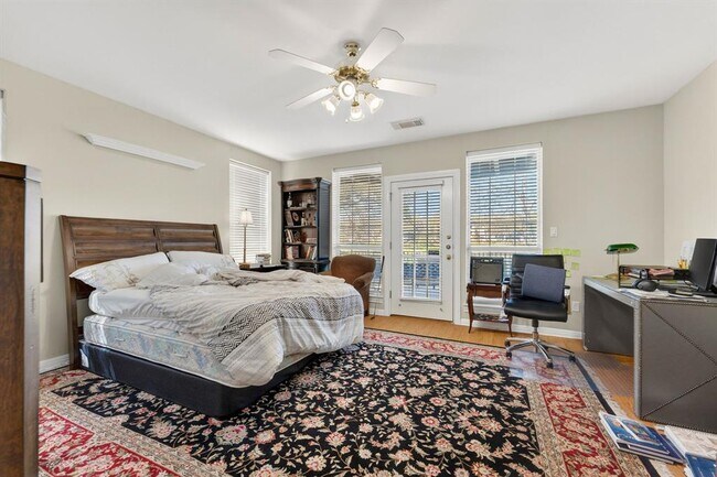 Building Photo - 345 The Hills Dr