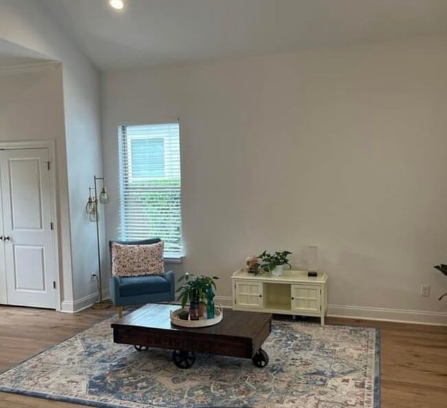 Building Photo - 104 Santa Marta Dr