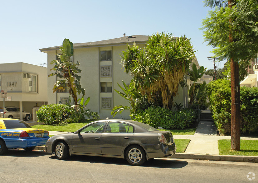 Primary Photo - 1355 N Poinsettia Pl