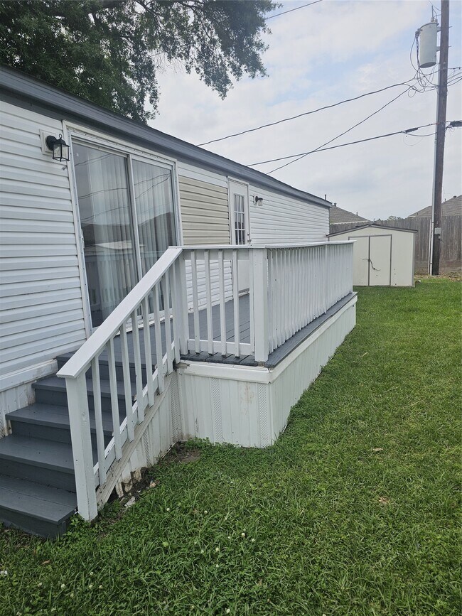 Building Photo - 827 Gregs Way