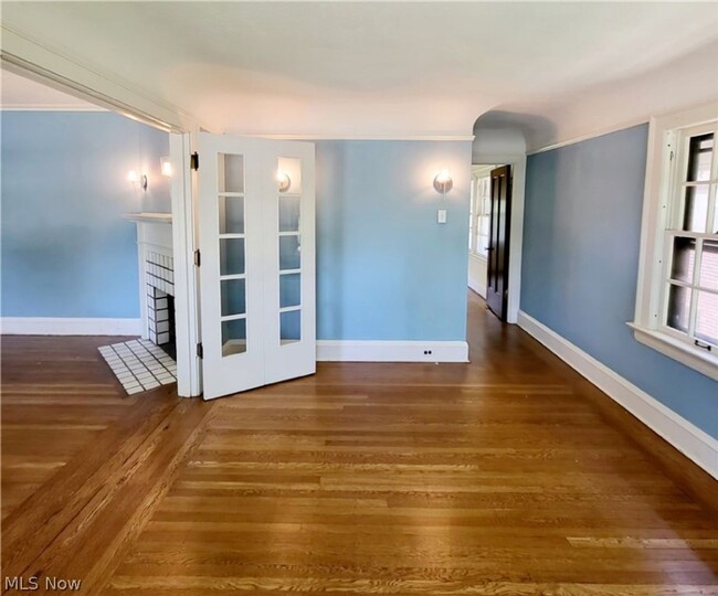 Building Photo - 6 BEDROOM IN CLEVELAND HEIGHTS FOR RENT - ...