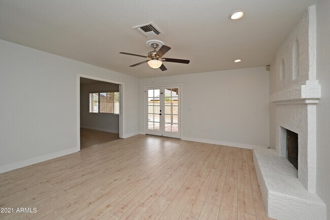 Building Photo - 7301 W Canterbury Dr