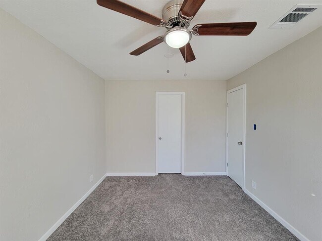 Building Photo - 4119 Holloway Dr