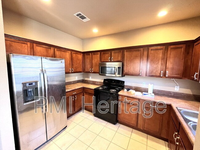 Building Photo - 3200 SW Windrift Ave