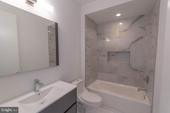 Building Photo - 105 Olive St