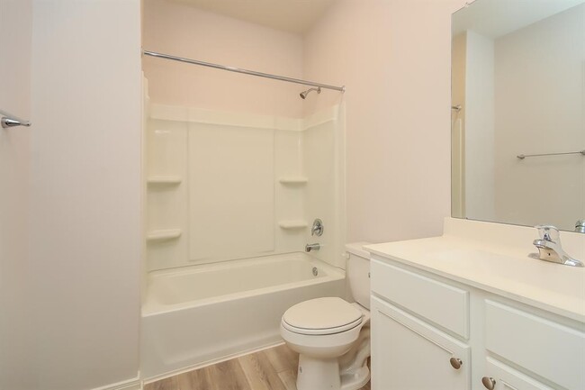 Building Photo - 10470 Sweetwater Creek Dr