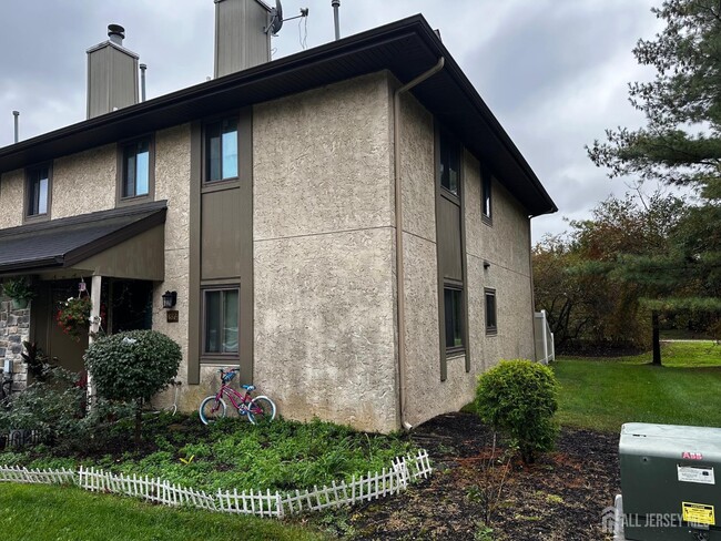 Primary Photo - 137 Hampshire Dr