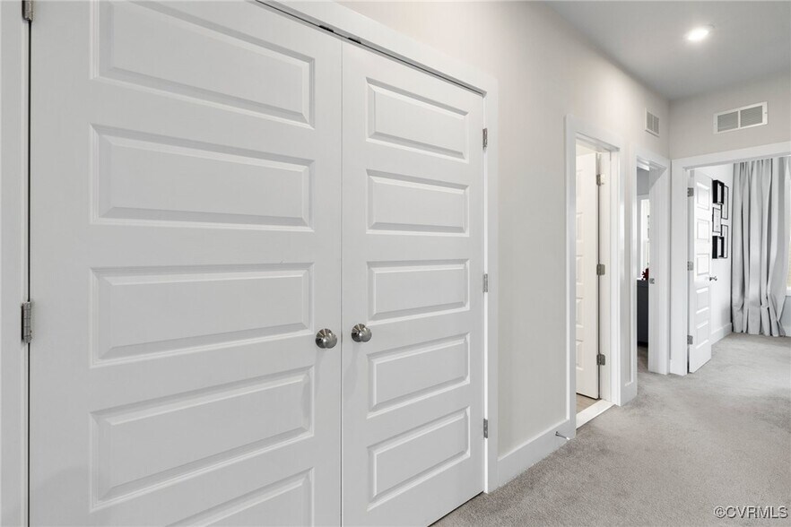 Building Photo - 515 Munson Woods Walk