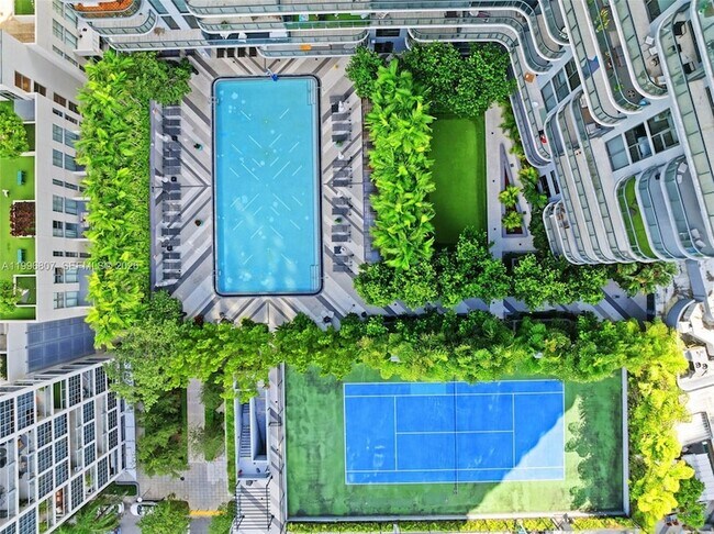 Building Photo - 121 NE 34th St