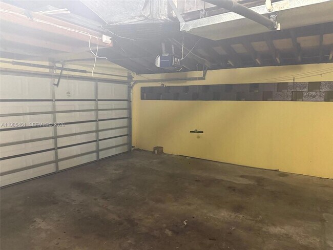 Building Photo - 11820 SW 69th Ct