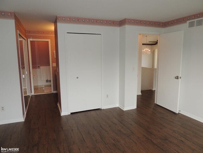 Building Photo - 1600 Stonecrest Dr