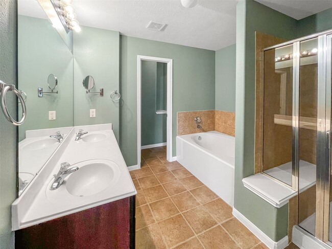 Building Photo - 9303 Daisy Cove Ln