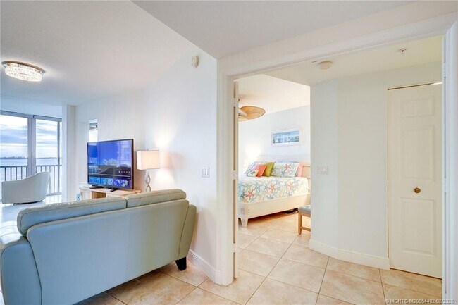 Building Photo - 5750 NE Island Cove Way