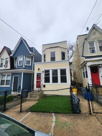 Building Photo - 17 Claremont Ave