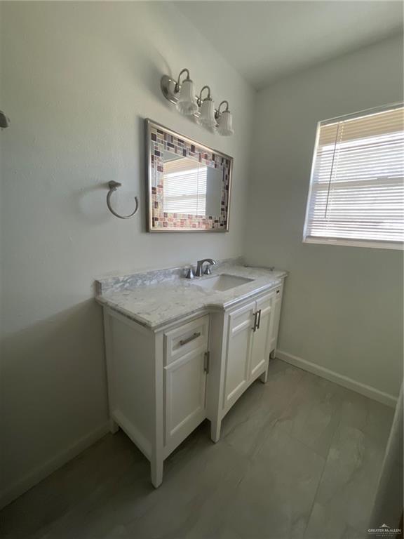 Building Photo - 610 W Jones Ave