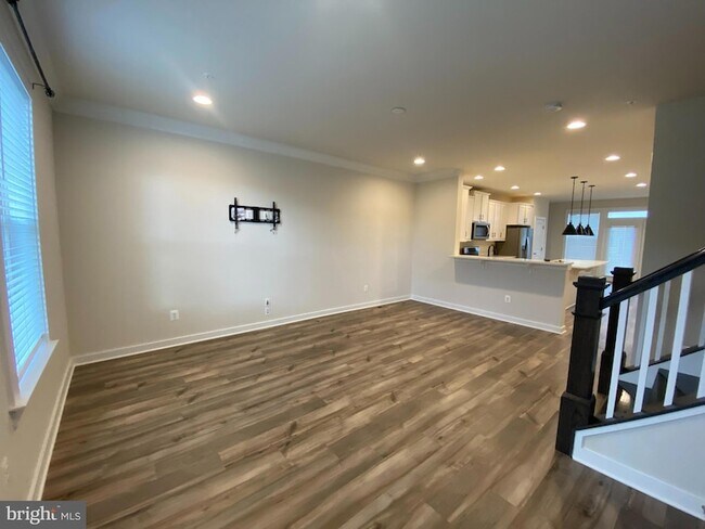 Building Photo - 8612 Shady Pines Dr