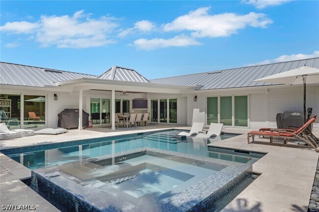 Building Photo - 765 High Pines Dr