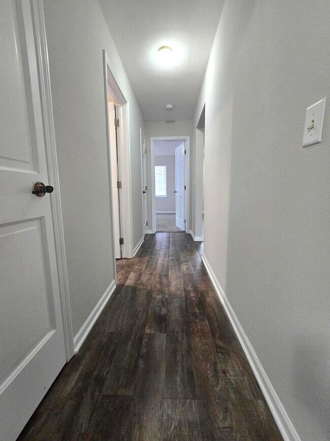 Building Photo - 714 N Bridge St