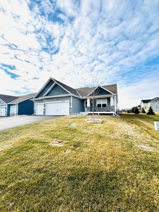 Building Photo - Amazing updated 4 bed house in Lakeville!