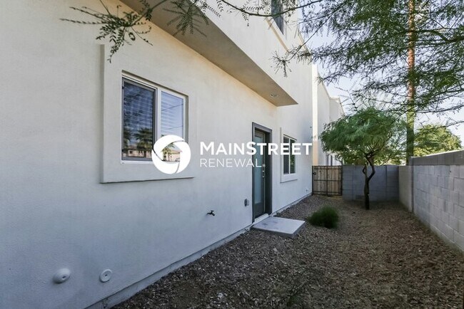 Building Photo - 3 Bedroom Pet-Friendly Home in Phoenix, AZ...