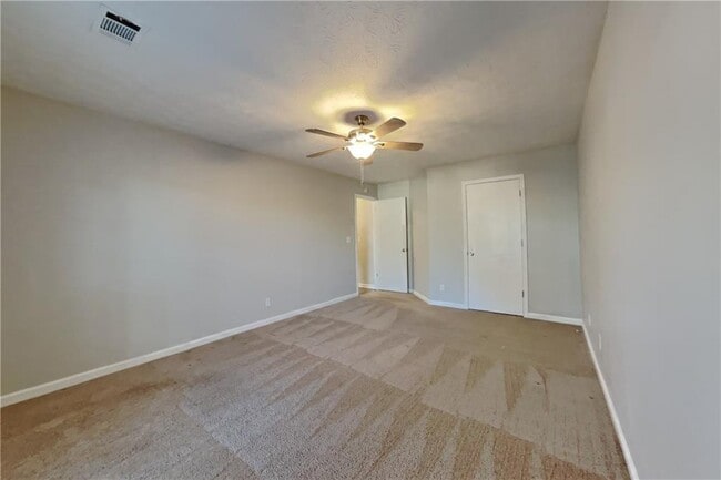 Building Photo - 645 Paris Dr