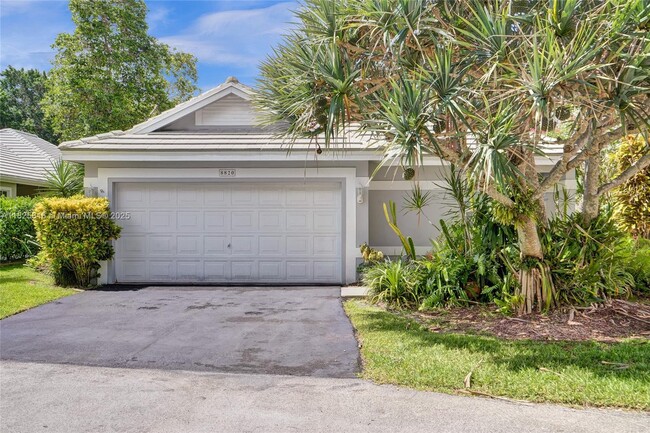 Building Photo - 8820 Woodside Ct