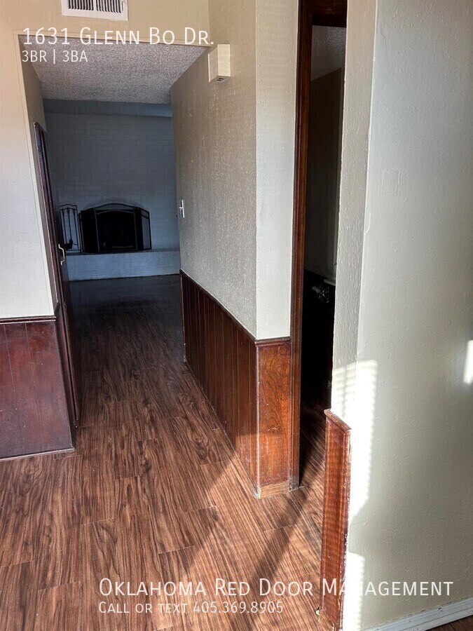 Building Photo - 1631 Glenn Bo Dr