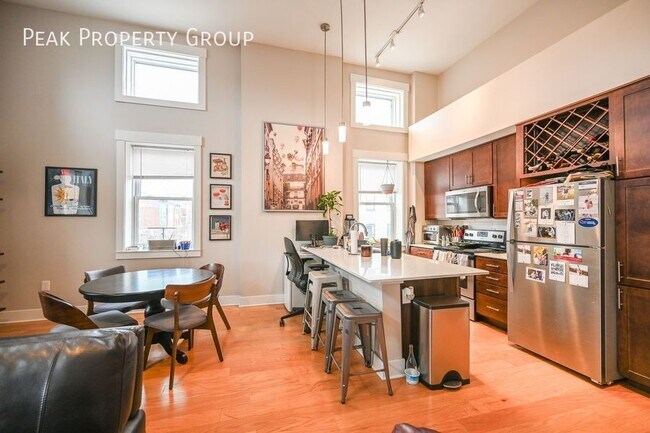 Building Photo - 433 E 13th St