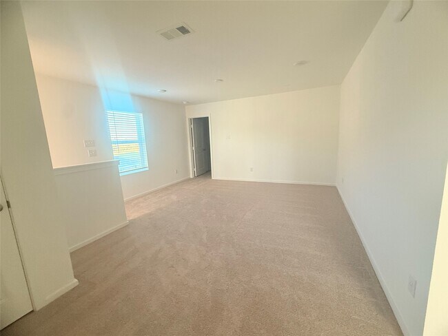 Building Photo - 24645 Cascade Haven Rd