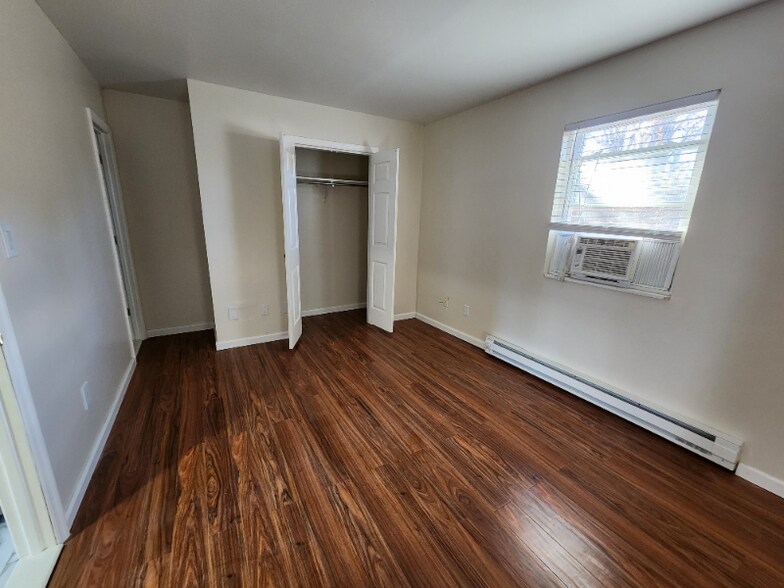 Building Photo - 22 Crescent St