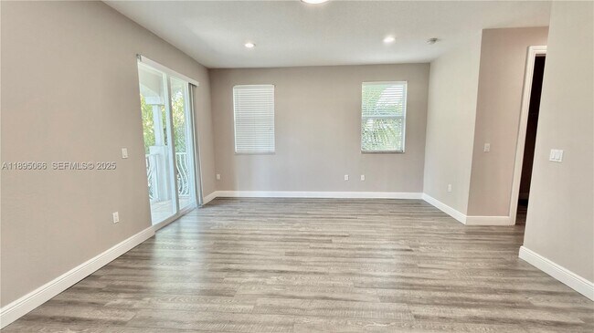 Building Photo - 210 SW 9th St