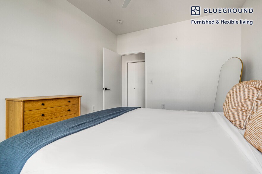 Building Photo - 3210 Esperanza Crossing