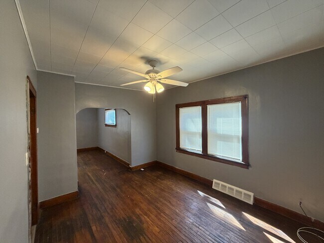 Building Photo - 7204 Lawn Ave
