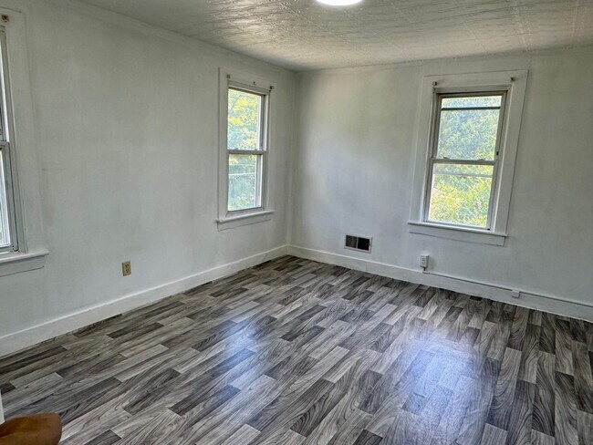 Building Photo - 22 Kelly Hill Rd