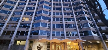 Building Photo - 555 W Cornelia Ave