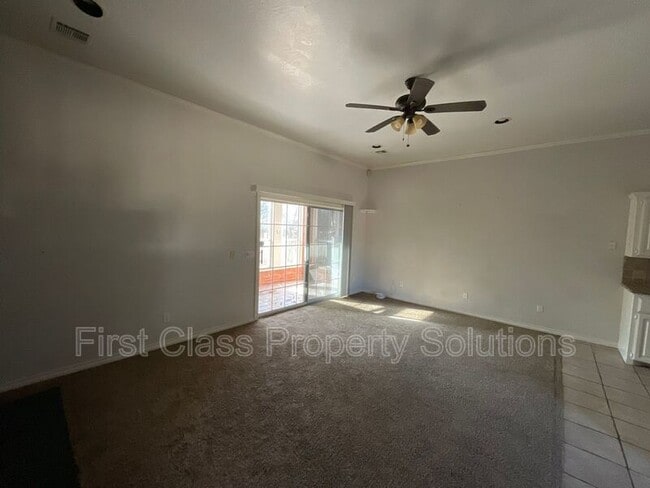 Building Photo - 2206 Barton St
