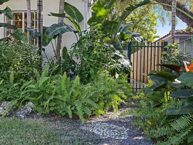 Building Photo - 1009 NW 11th Ct